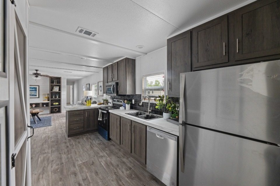 24 fw 240 pinnacle 16763p kitchen 002 web 1714493657156 960 12