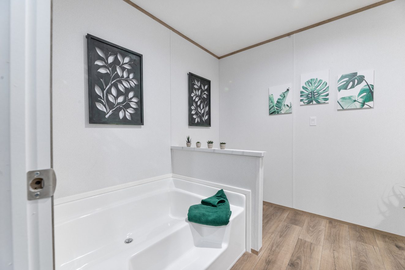 24 c 170 theaugustra 16562a bath 003 web 1739546178702 1323 12