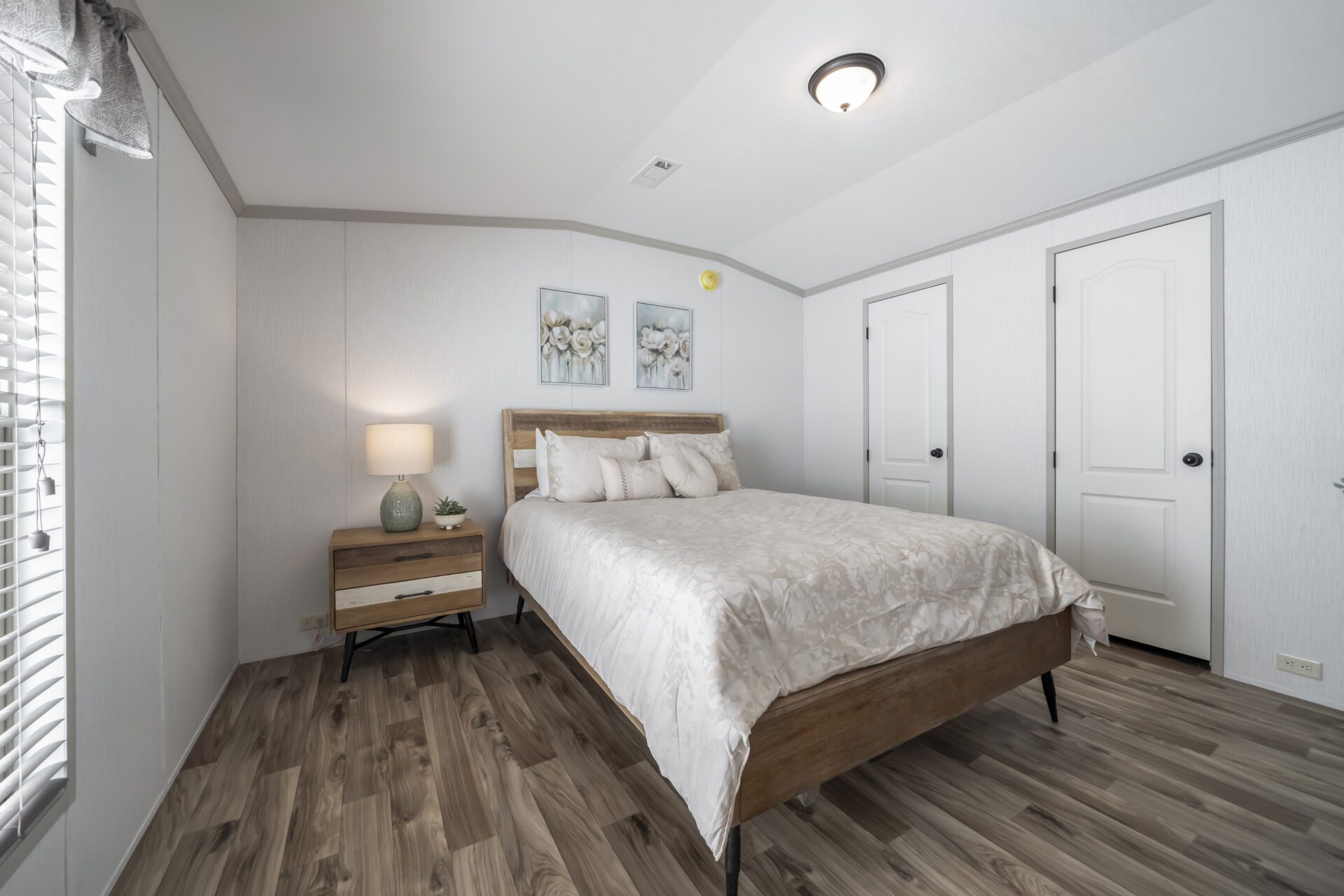 H 1660 21FKA Bedroom 0661 1