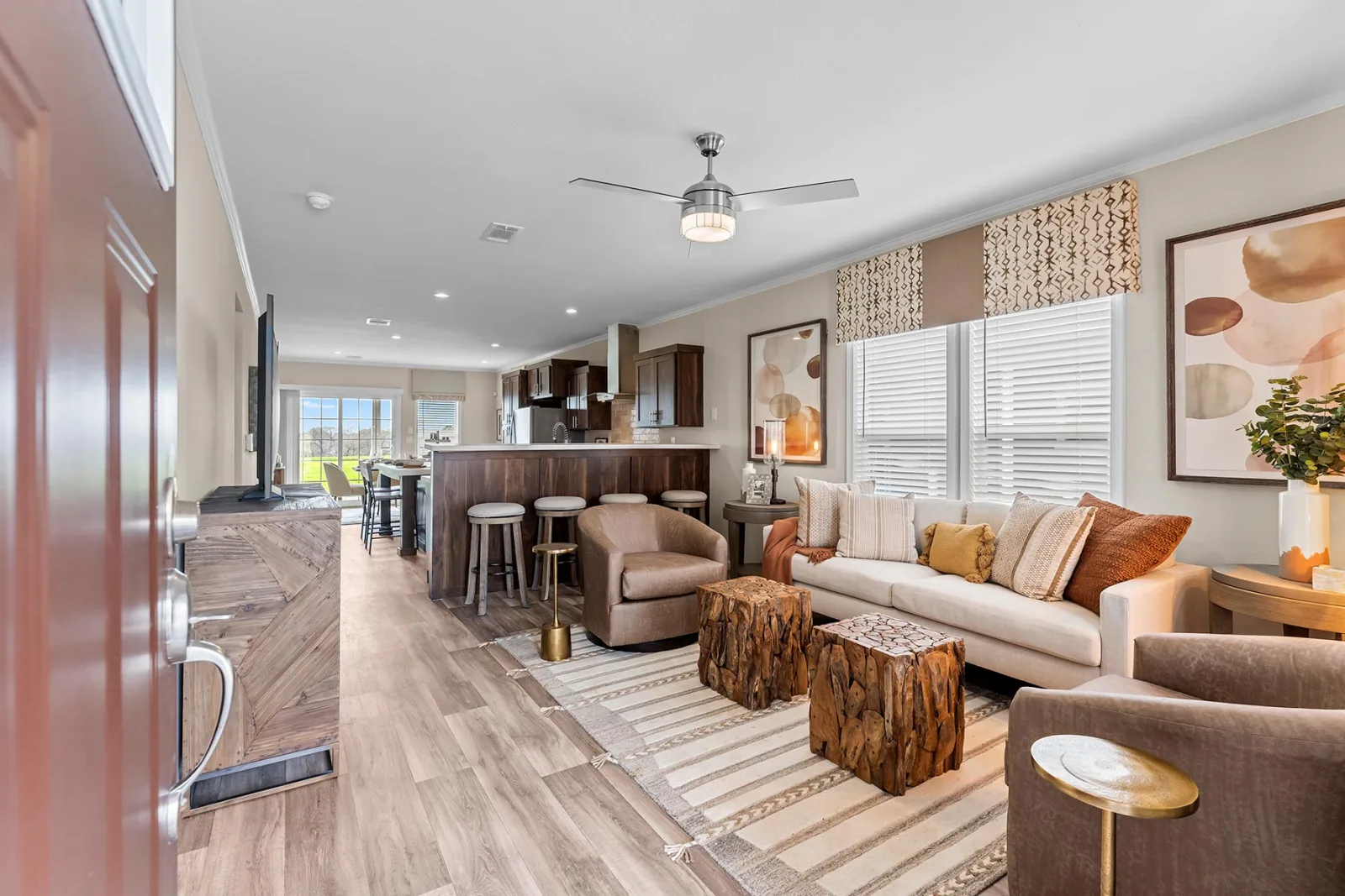 In2860S Living Room 1