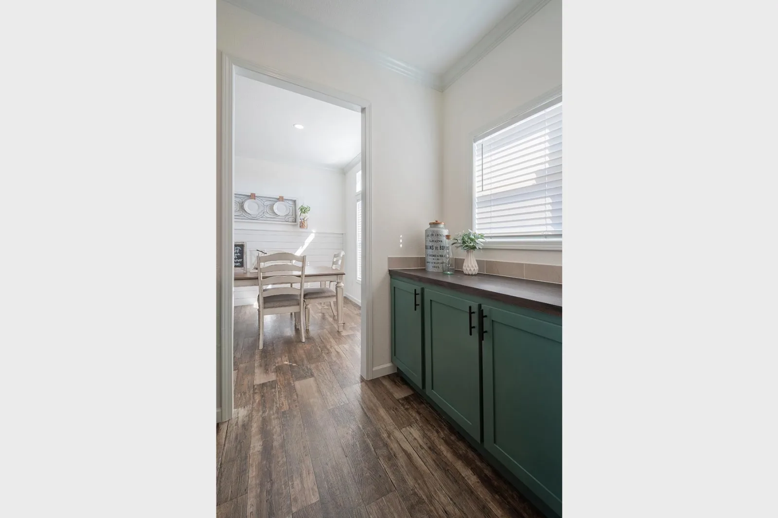 Innovation 3276N Butler s Pantry 2